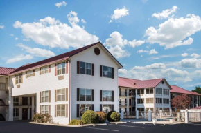 Гостиница Super 8 by Wyndham Sevierville Riverside  Севирвилл
